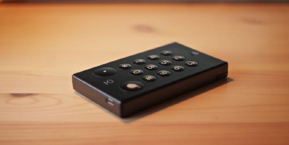 这款“禁欲式全面屏”手机，誓为解救低头族还酷过iPhoneX？！