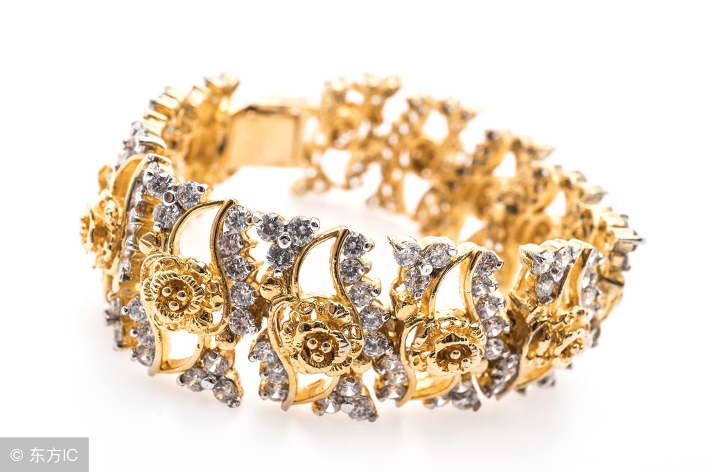 18k金掉色吗洗澡能戴吗,18k金掉色后的图片