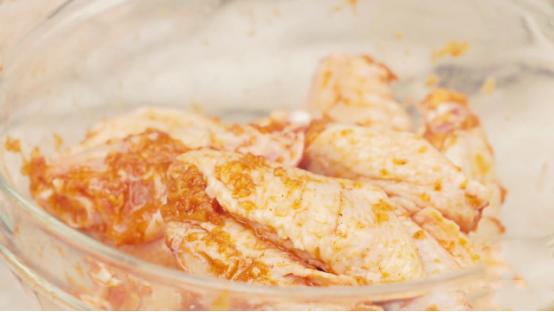 酥香脆皮鸡翅的做法视频,怎么做又香又脆的鸡翅呢