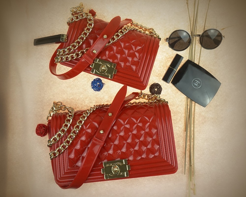 适合夏天背的通勤包百搭,天热背什么材质的包