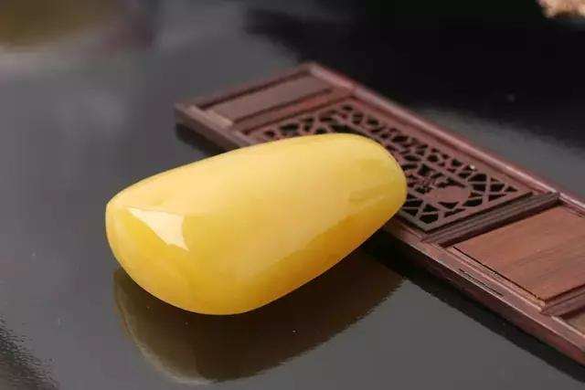 挑选蜜蜡方牌关注什么,挑选琥珀蜜蜡记住4点