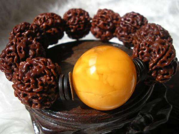 挑选蜜蜡方牌关注什么,挑选琥珀蜜蜡记住4点