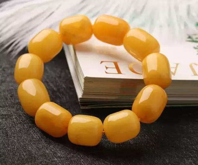 挑选蜜蜡方牌关注什么,挑选琥珀蜜蜡记住4点
