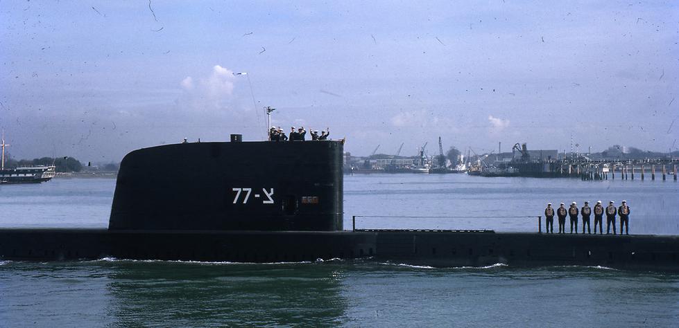 刚买的潜艇还没到家就和69名水兵消失，艇上的图腾在航行前被换掉