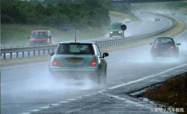 ct5雨天会打滑么,雨天行车打滑的原因
