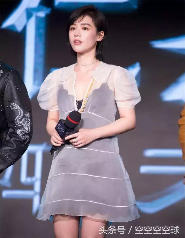 肩宽胸小腰细如何穿衣服,胸小肩宽腿短咋穿