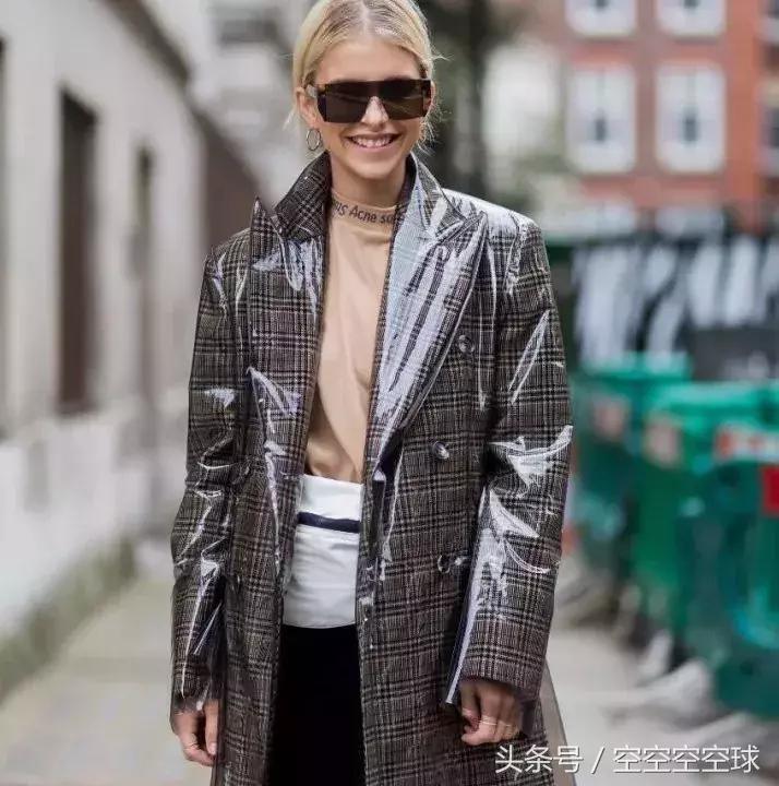 肩宽胸小腰细如何穿衣服,胸小肩宽腿短咋穿