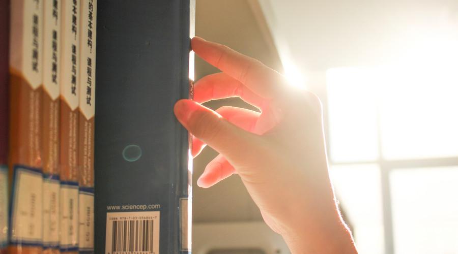 春秋手脱皮怎么调养中医,春秋季手脱皮是怎么回事