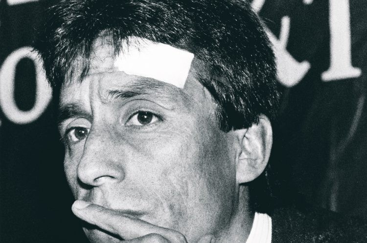 EMCBET易倍体育：一念天堂一念地狱，他为了世界杯不惜自残