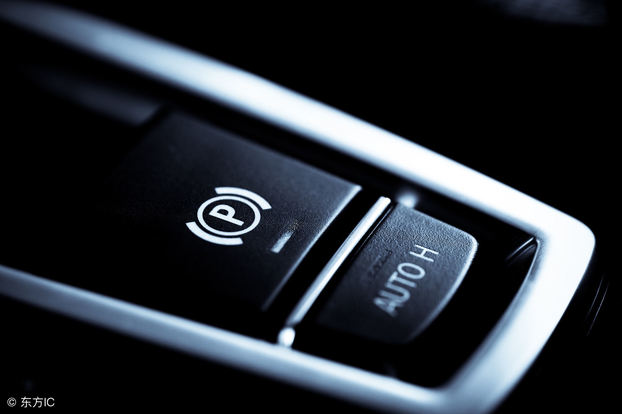 高速刹车失灵可不可以慢慢拉手刹,刹车失灵换空挡拉手刹正确吗