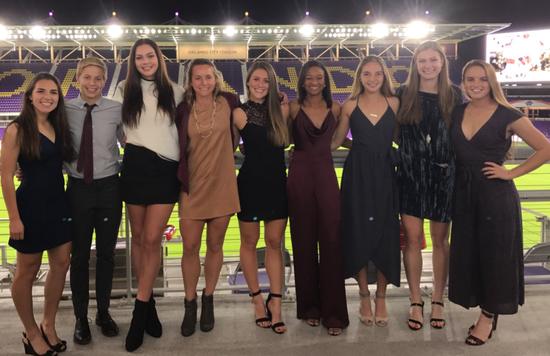 美国姑娘的真情自白：我身材有啥好看的？看我踢球吧！