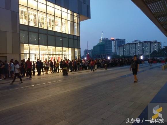 苹果5s398在线抢购,苹果5抢购现场