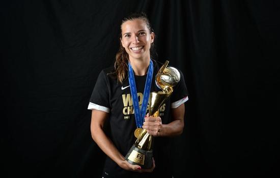 美国姑娘的真情自白：我身材有啥好看的？看我踢球吧！