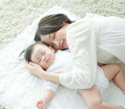 怎么睡宝宝脸好看,几个小妙招帮娃睡出好头型