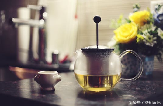 去除家具油漆刺鼻的胶味,家具的油漆味和胶水味
