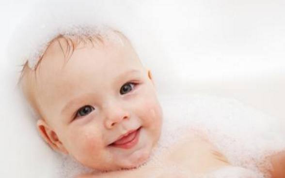 刚出生的宝宝，这6个部位千万不能洗太干净，家里有小孩的关注了