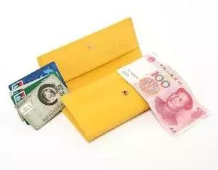 68属猴的用什么颜色的钱包好,1981年属鸡女用什么颜色钱包招财