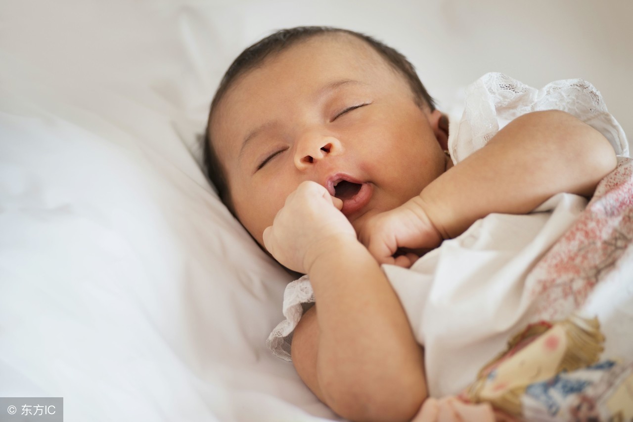 宝宝一晚上夜醒就喂奶会怎样,不要叫醒宝宝喝奶