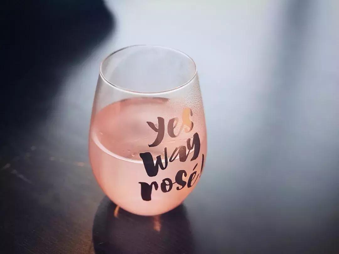 喝水一定要选择一个好杯子,选杯子颜色重要还是图案重要