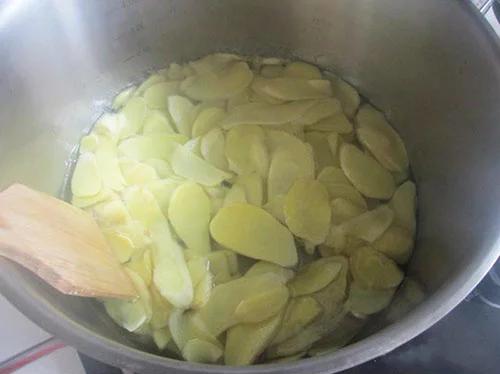 姜祛斑做法,喝姜水祛斑的做法