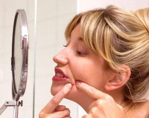 下巴总是反复长痘是哪个器官不好,脸颊反复长痘上医院看了一直不好