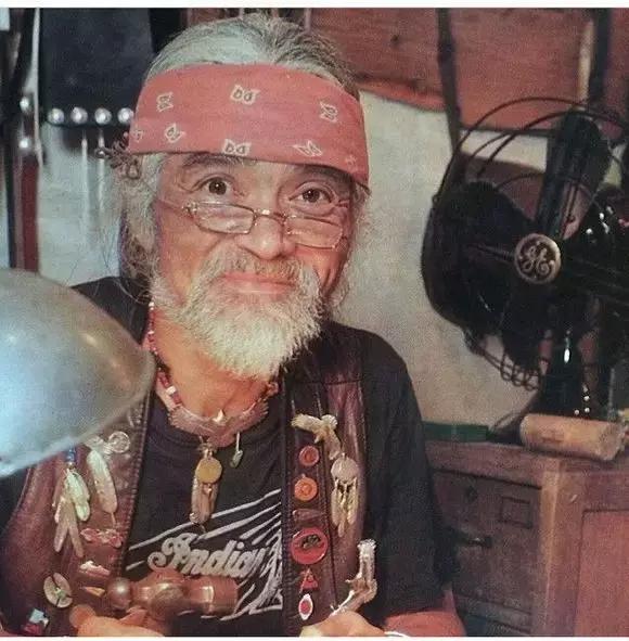 不是我吹，这家珠宝店你排一个星期的队都进不了店