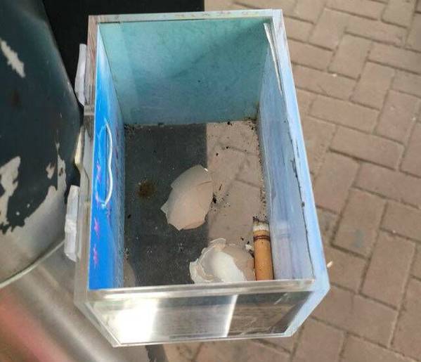 马杭公交站的“考”箱被掏空，还成了垃圾箱！谁践踏了常州人的爱心？