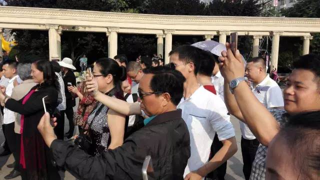 直播信阳大事件：40分钟销售两万斤！帮女郎~棒棒哒！