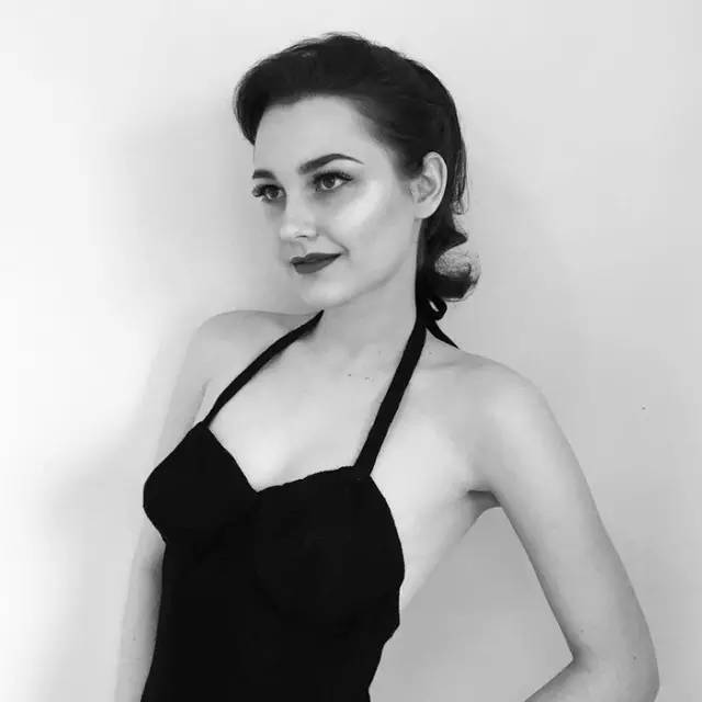 18岁的姑娘穿什么都好看,17岁长相普通怎么穿才好看