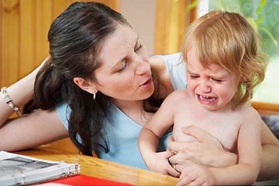 小孩子闹觉怎么哄,孩子哭闹不休怎么办高情商回复