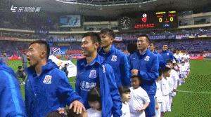 为孩子遮风挡雨而不是制造风雨,替孩子挡着风雨