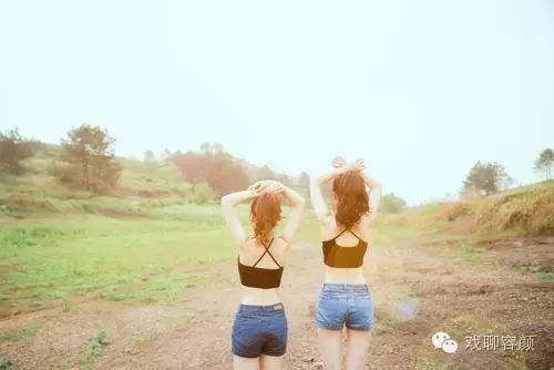 前胸后背长痘痘还特别痒,一到冬天前胸后背长痘痘