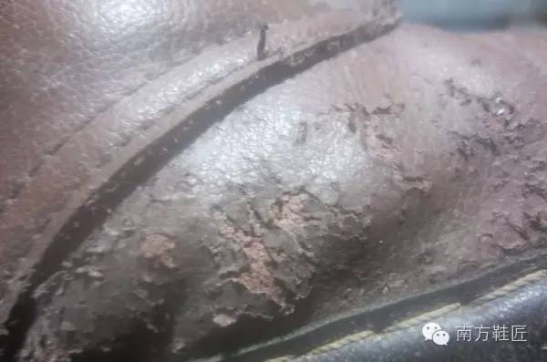 小白鞋如何辨认真假皮鞋 (金利来皮鞋真假鉴别方法)