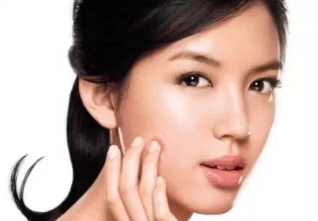 皮肤粗糙长斑怎么处理,皮肤粗糙暗沉长痘怎么改善