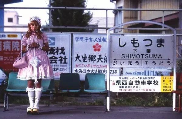 爱丽丝梦游仙境唯美风景,爱丽丝梦游仙境超美场景