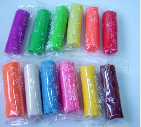 小朋友手上长红色大疙瘩,4岁男孩手上长满了小红疙瘩