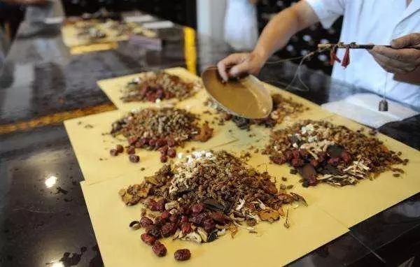 过期药片是个宝千万别扔掉,过期药片变废为宝