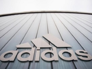 双刃剑体育成为大巴黎大陆及香港独家代理，猜猜羽生一双冰鞋拍出多少钱？｜懒熊早知道