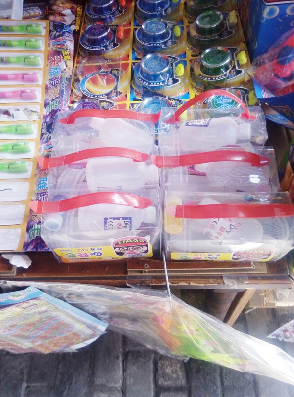 食物添加硼砂对人体有什么危害,水晶泥对小孩的危害图片