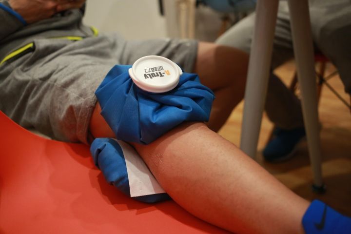 膝盖又肿了,膝盖滑膜炎好不了吗