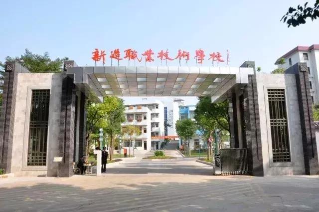 能考勤能就餐能挂号，坐公交还有半价优惠！番禺学生这张卡厉害了！