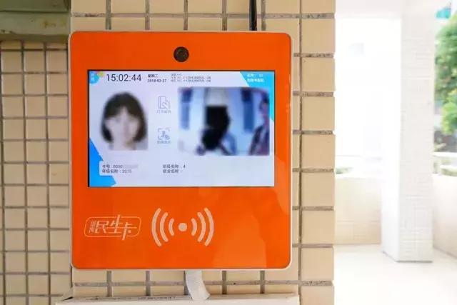 能考勤能就餐能挂号，坐公交还有半价优惠！番禺学生这张卡厉害了！