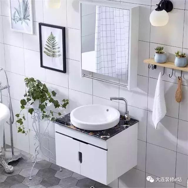 大连装修-N款流行镜柜：镜柜是个好东西，是镜子也可收纳