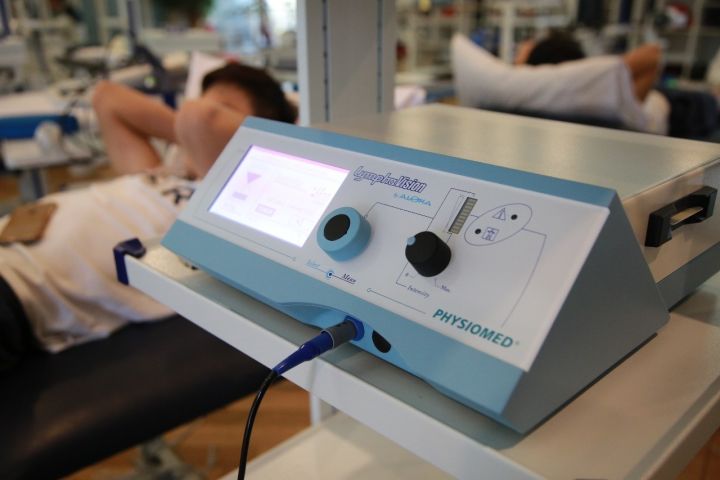 膝盖又肿了,膝盖滑膜炎好不了吗