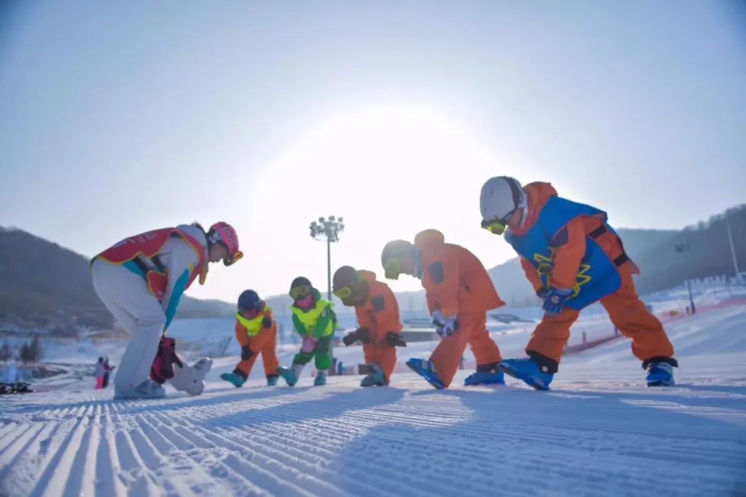 400个小朋友参加夏令营至少多少人,滑雪冬令营正在招募