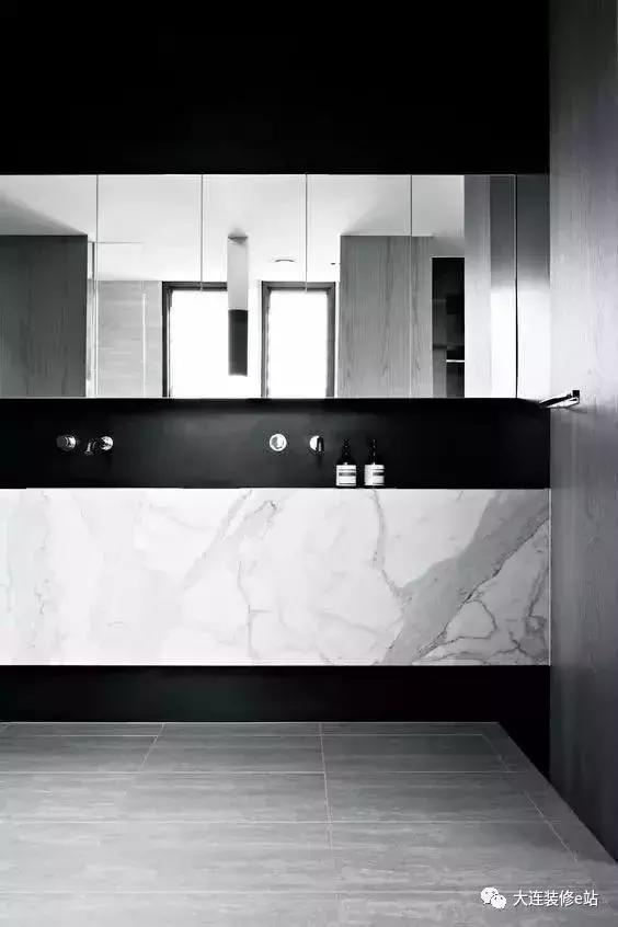 大连装修-N款流行镜柜：镜柜是个好东西，是镜子也可收纳