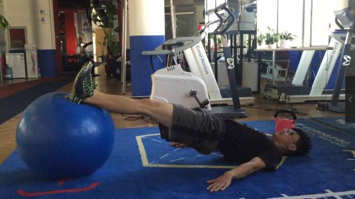 膝盖又肿了,膝盖滑膜炎好不了吗