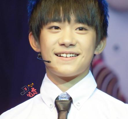 没有酒窝但想要酒窝化妆教程,用眼影画酒窝教程