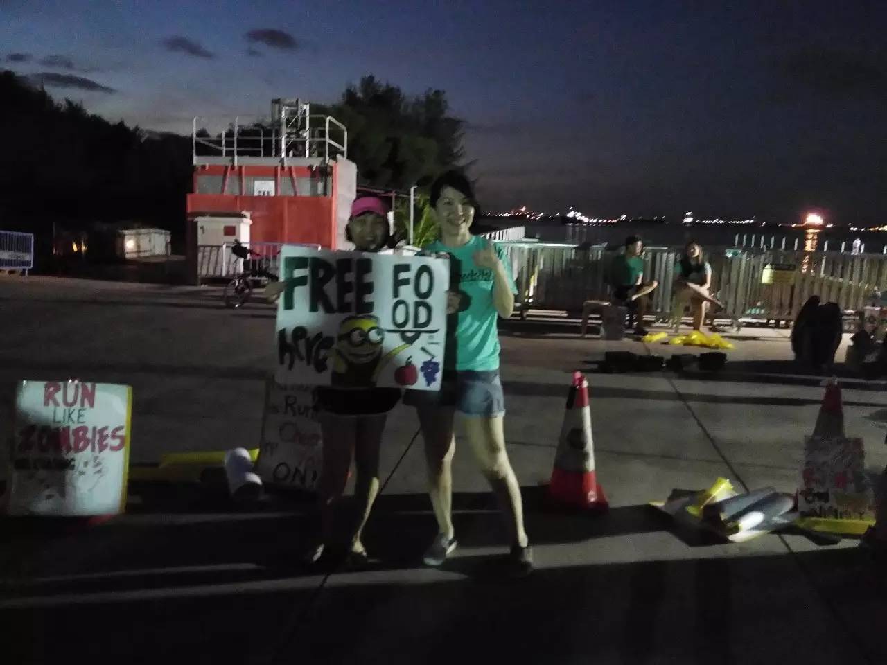 跑出一腿痱子热到炸裂！就这么铭记了新加坡日落马拉松的最美日出