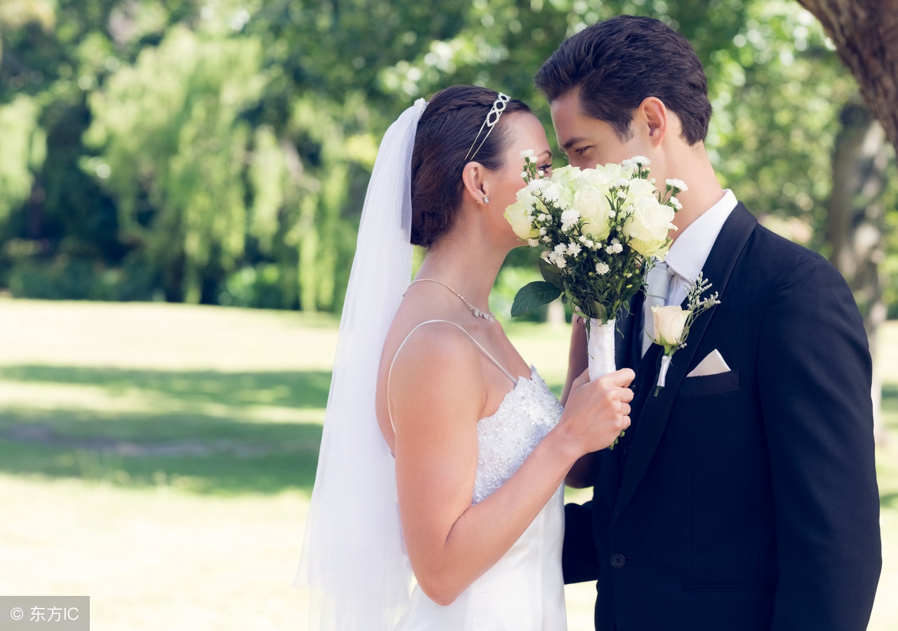 婚后没有和妻子生活过一天,婚后和异性聊天的男人是什么心态